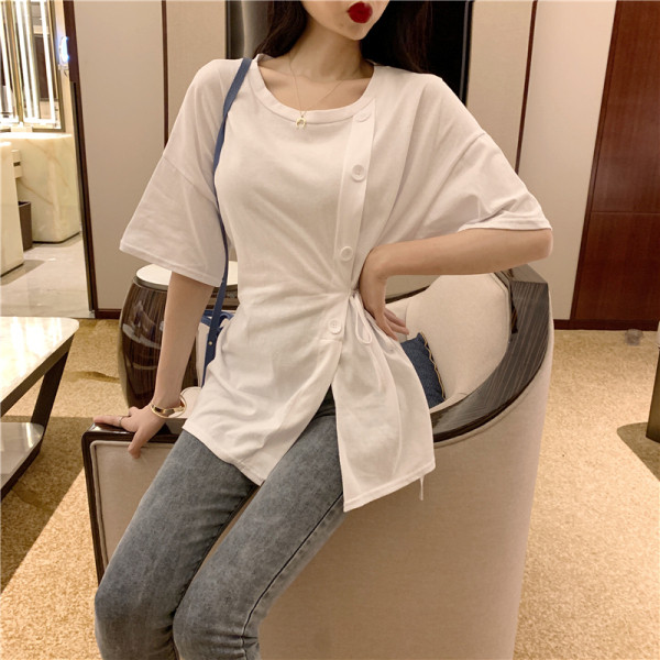 Alkalmi női blúz gombokkal és nyakkendőkkel