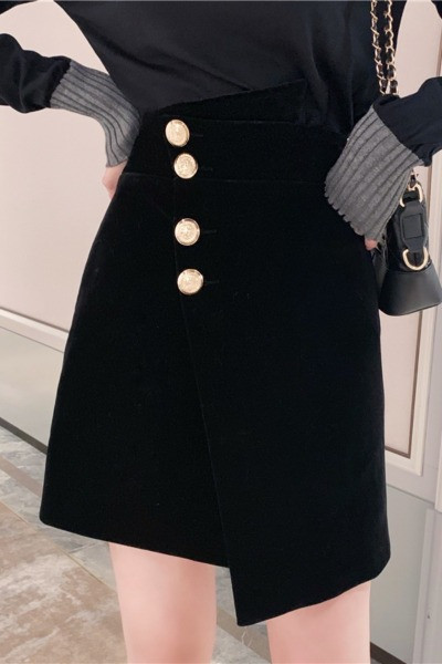 Asimetriski melni sieviešu svārki ar augstu vidukli un pogām