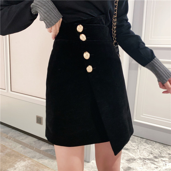 Asimetriski melni sieviešu svārki ar augstu vidukli un pogām