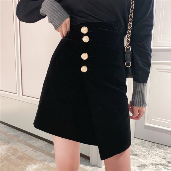 Asimetriski melni sieviešu svārki ar augstu vidukli un pogām