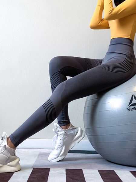 Sporta elastīgi sieviešu legingi ar augstu vidukli