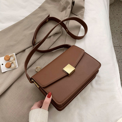 Kasdieninis moteriškas krepšys su metaliniu užsegimu ir ilga rankena