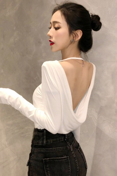 Modern női blúz csupasz háttal és ovális nyakkivágással