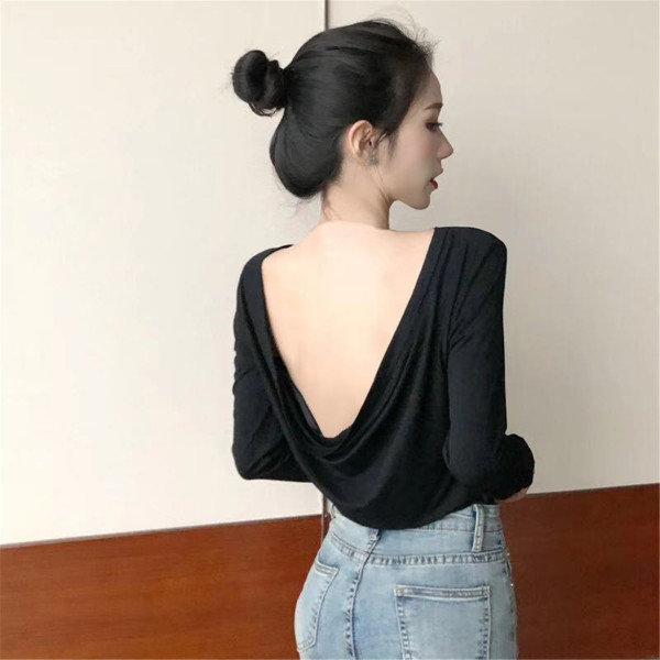 Modern női blúz csupasz háttal és ovális nyakkivágással