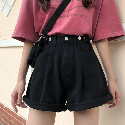 Jauns sieviešu šortu modelis - plats modelis