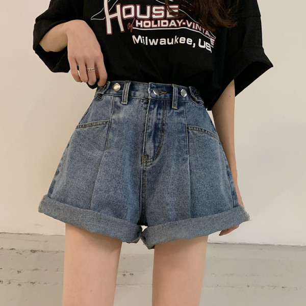 Jauns sieviešu šortu modelis - plats modelis