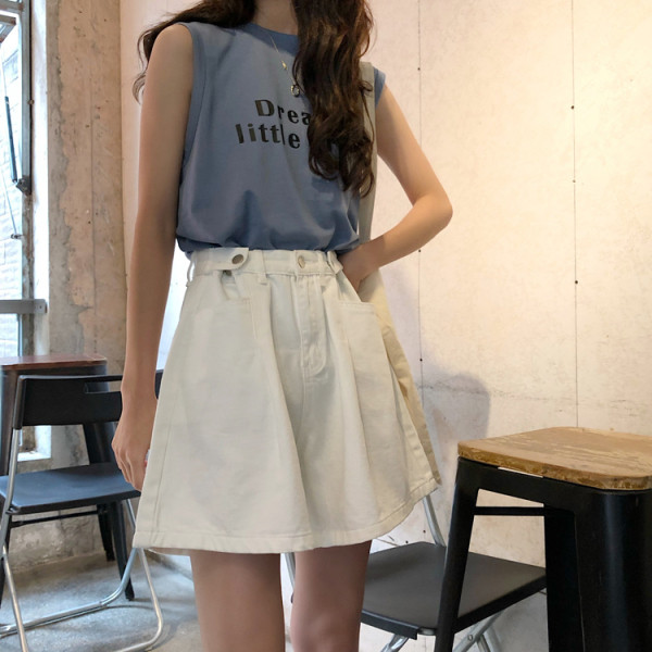 Jauns sieviešu šortu modelis - plats modelis