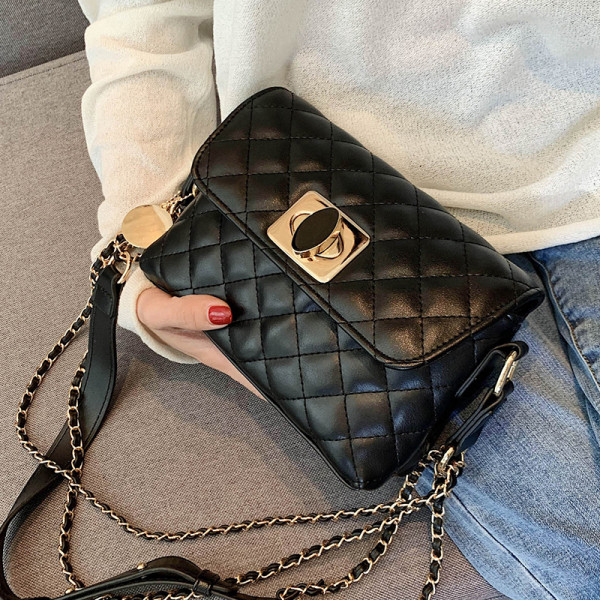 Pika metallketiga igapäevane naistekott