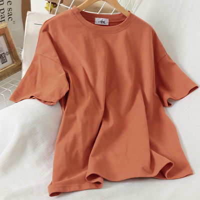 Moteriški laisvalaikio marškinėliai su ovalia iškirpte ir trumpomis rankovėmis – paprastas modelis