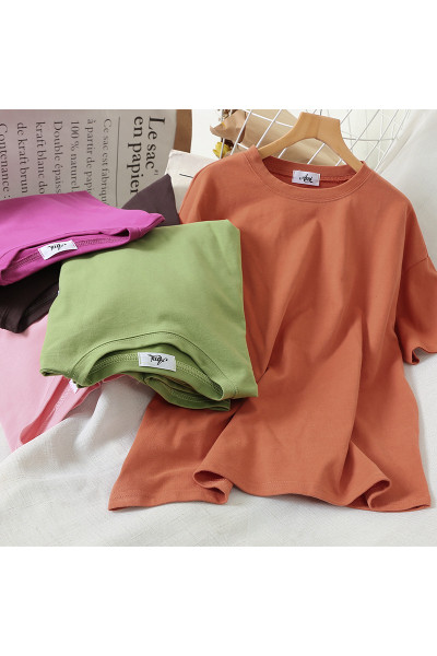 Moteriški laisvalaikio marškinėliai su ovalia iškirpte ir trumpomis rankovėmis – paprastas modelis