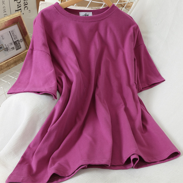 Moteriški laisvalaikio marškinėliai su ovalia iškirpte ir trumpomis rankovėmis – paprastas modelis