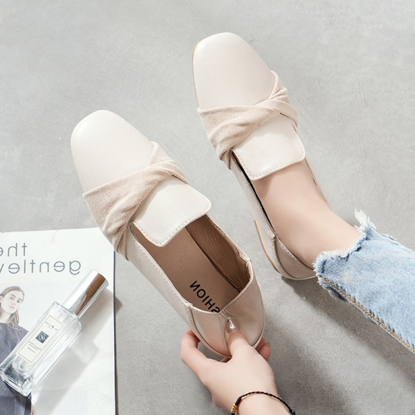 Casual ženske cipele s ravnim potplatom od eko kože u bež boji