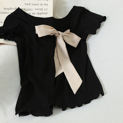 Moteriški laisvalaikio marškinėliai trumpomis rankovėmis ir kaspinu