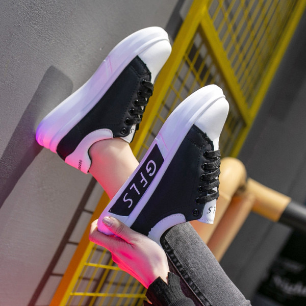 Ikdienas sieviešu kedas ar uzrakstu no eko ādas