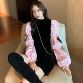 Samta sieviešu kombinezons ar krāsainām piedurknēm