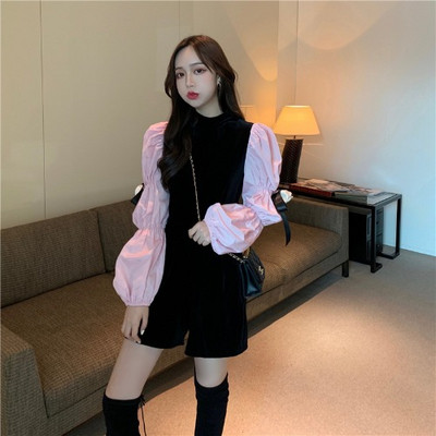 Samta sieviešu kombinezons ar krāsainām piedurknēm