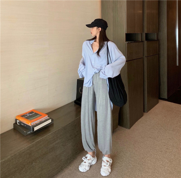 Ilgi moteriški asimetriški marškiniai klasikine apykakle