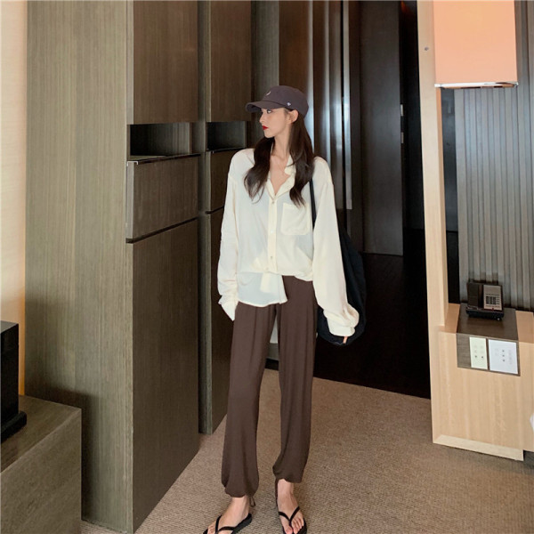 Ilgi moteriški asimetriški marškiniai klasikine apykakle