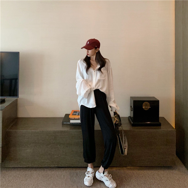 Ilgi moteriški asimetriški marškiniai klasikine apykakle