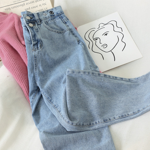 Sieviešu džinsi ar augstu vidukli un kabatām zili platā modelī