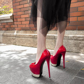 Fényes hatású elegáns női magassarkú cipő