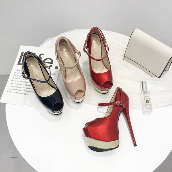 Fényes hatású elegáns női magassarkú cipő