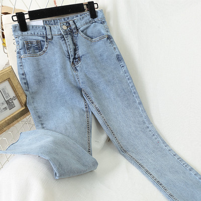 Paprasti moteriški ilgi džinsai aukštu juosmeniu ir kišenėmis