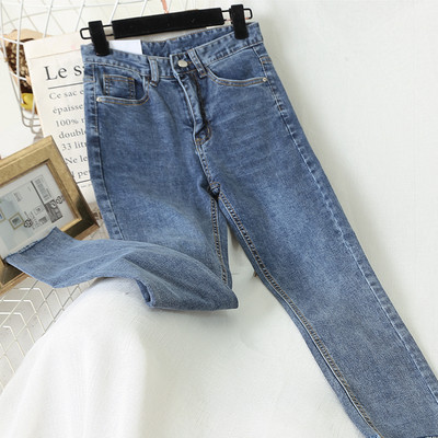 Paprasti moteriški ilgi džinsai aukštu juosmeniu ir kišenėmis