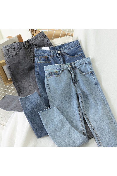 Paprasti moteriški ilgi džinsai aukštu juosmeniu ir kišenėmis