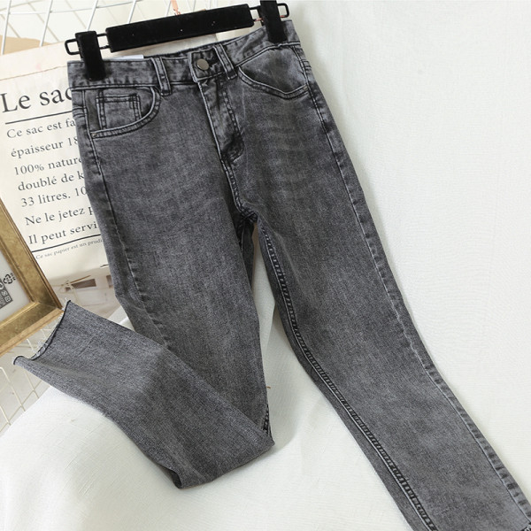 Paprasti moteriški ilgi džinsai aukštu juosmeniu ir kišenėmis