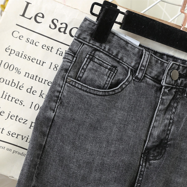 Paprasti moteriški ilgi džinsai aukštu juosmeniu ir kišenėmis