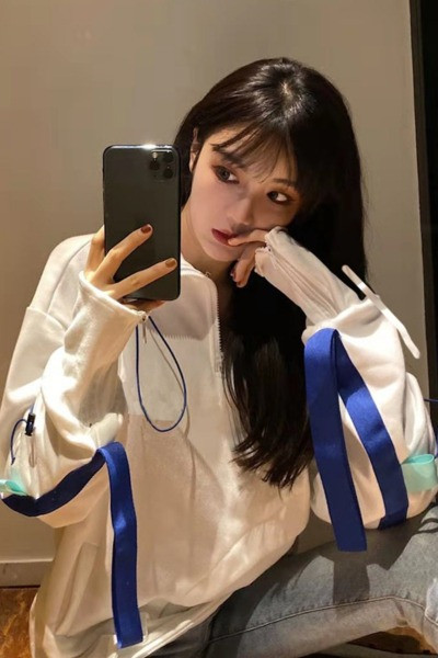 Modernūs moteriški megztiniai su užtrauktuku ir kaklaraiščiais