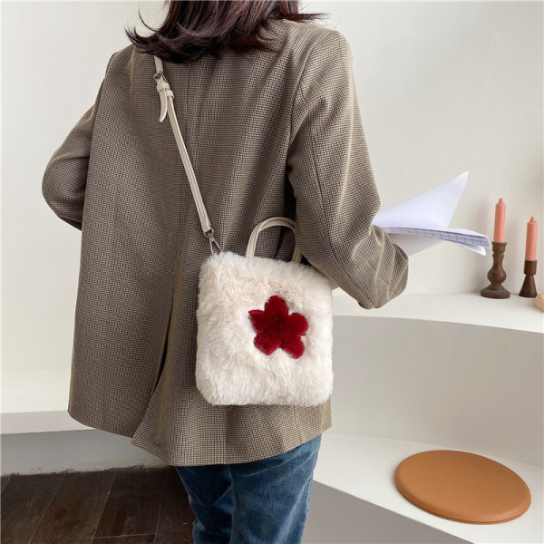 Kvadrātveida sieviešu dūnu soma ar diviem rokturiem baltā krāsā