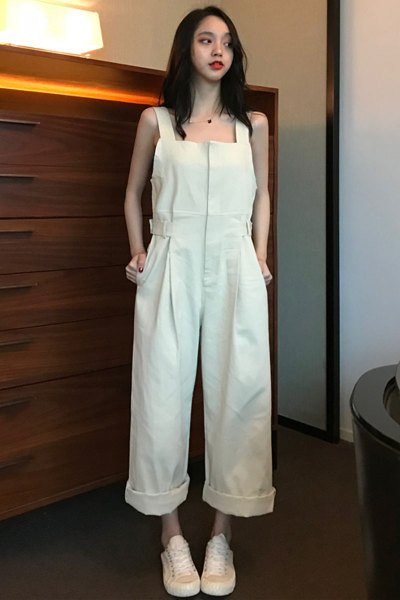 Plats sieviešu kombinezons ar platām lencēm