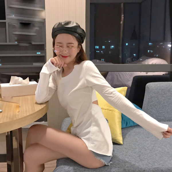 Laisva moteriška palaidinė su iškirptėmis