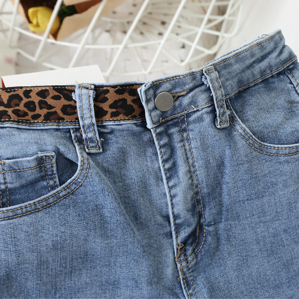 Sieviešu ikdienas garie džinsi ar taisnām modeļa kabatām un augstu vidukli