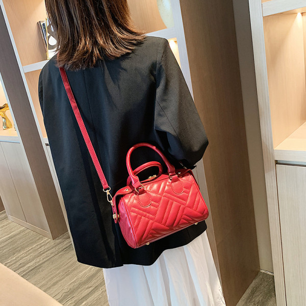 Sieviešu ādas soma ar rāvējslēdzēju un garu rokturi