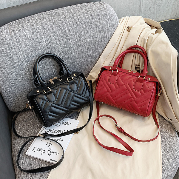 Sieviešu ādas soma ar rāvējslēdzēju un garu rokturi