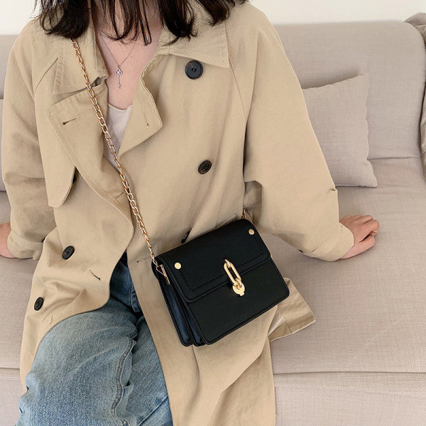 Modern női táska eko bőrből, hosszú fém fogantyúval