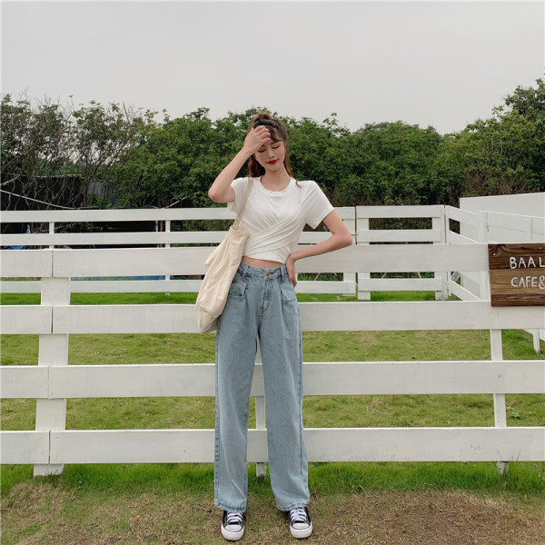 Plati sieviešu džinsi ar augstu vidukli un kabatām