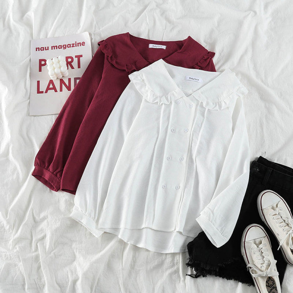 Sieviešu ikdienas plats krekls ar špica kakla izgriezumu, pogām un garām piedurknēm