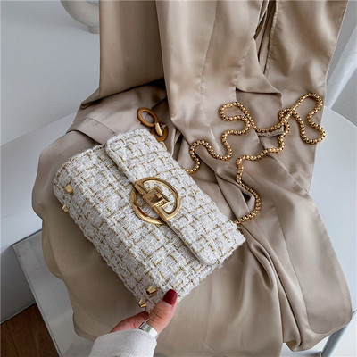 Moderna sieviešu soma ar metāla aizdari un metāla ķēdīti