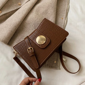 Модерна дамска чанта с метално закопчаване и дълга кожена дръжка