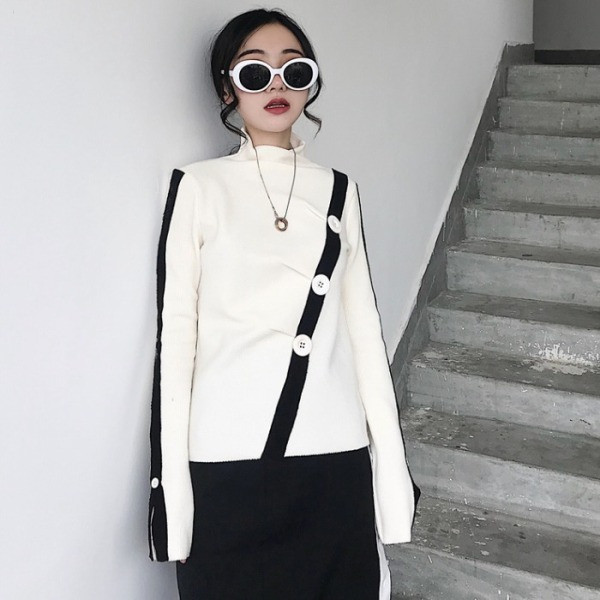 Laisva moteriška palaidinė su pusiau aukšta apykakle ir sagomis