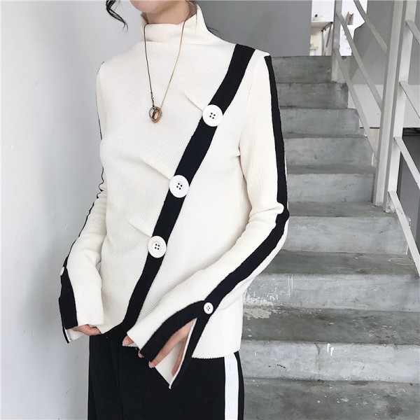 Laisva moteriška palaidinė su pusiau aukšta apykakle ir sagomis