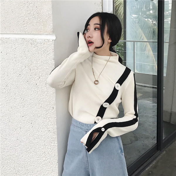 Laisva moteriška palaidinė su pusiau aukšta apykakle ir sagomis