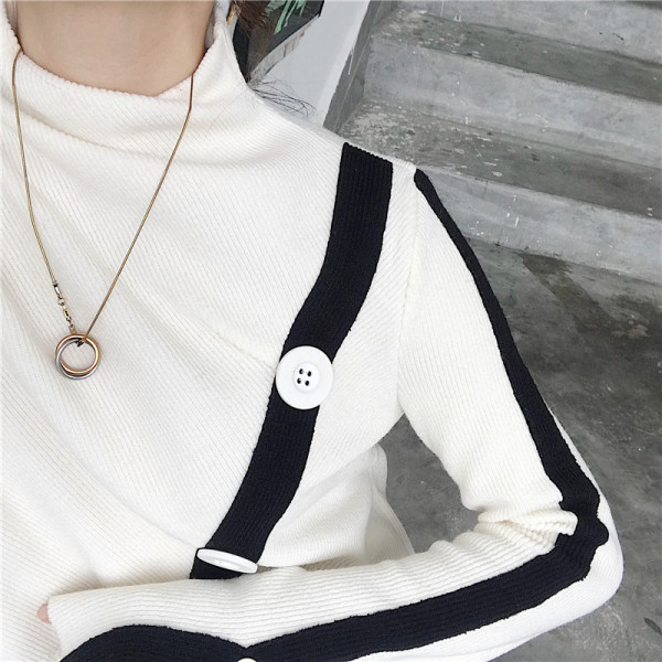 Laisva moteriška palaidinė su pusiau aukšta apykakle ir sagomis