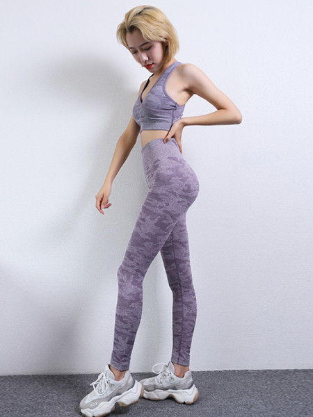 Két részből álló női sport szett terepszínű mintával