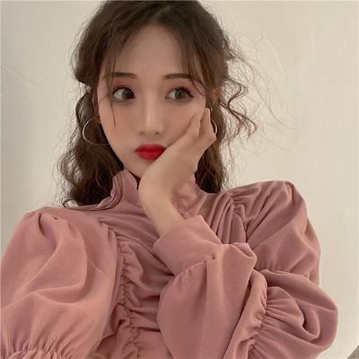 Модерна дамска блуза с висока яка и връзки