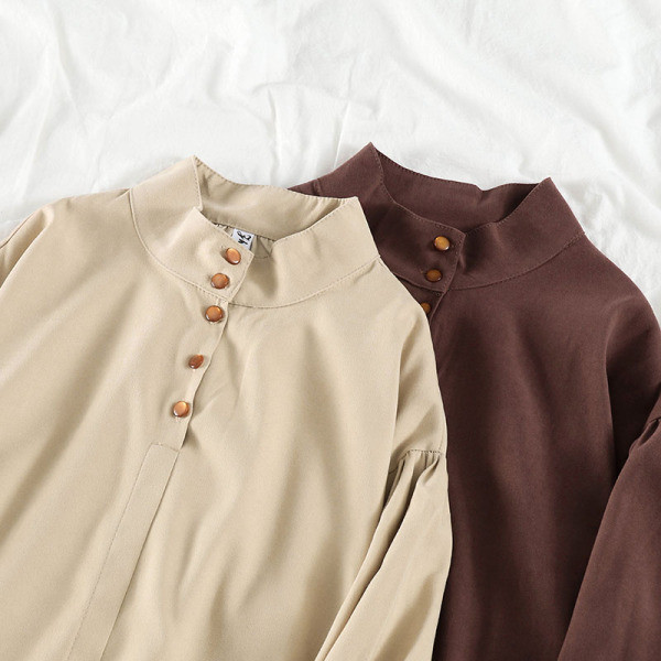 Női alkalmi ing magas gallérral és gombokkal